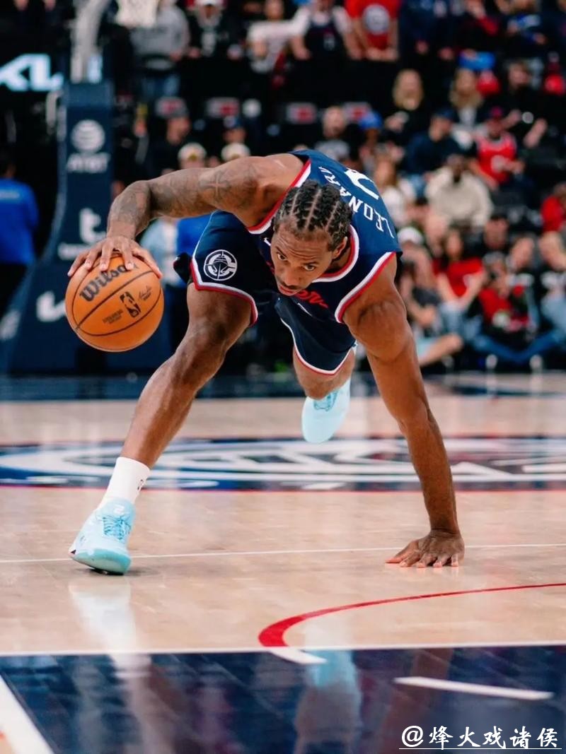 莱昂纳德苦苦支撑快船仅两人得分上双!火箭队记:最棒的防守之一 莱昂纳德苦苦支撑快船仅两人得分上双!火箭队记:最棒的防守之一